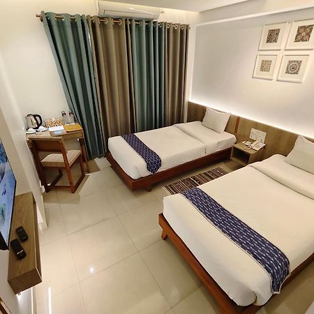 Hotel Nandini Дакка Экстерьер фото