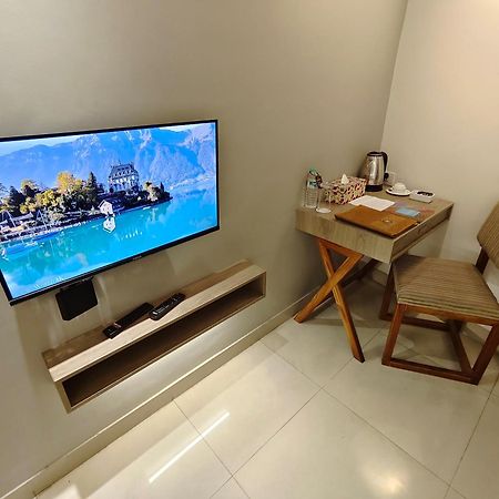 Hotel Nandini Дакка Экстерьер фото