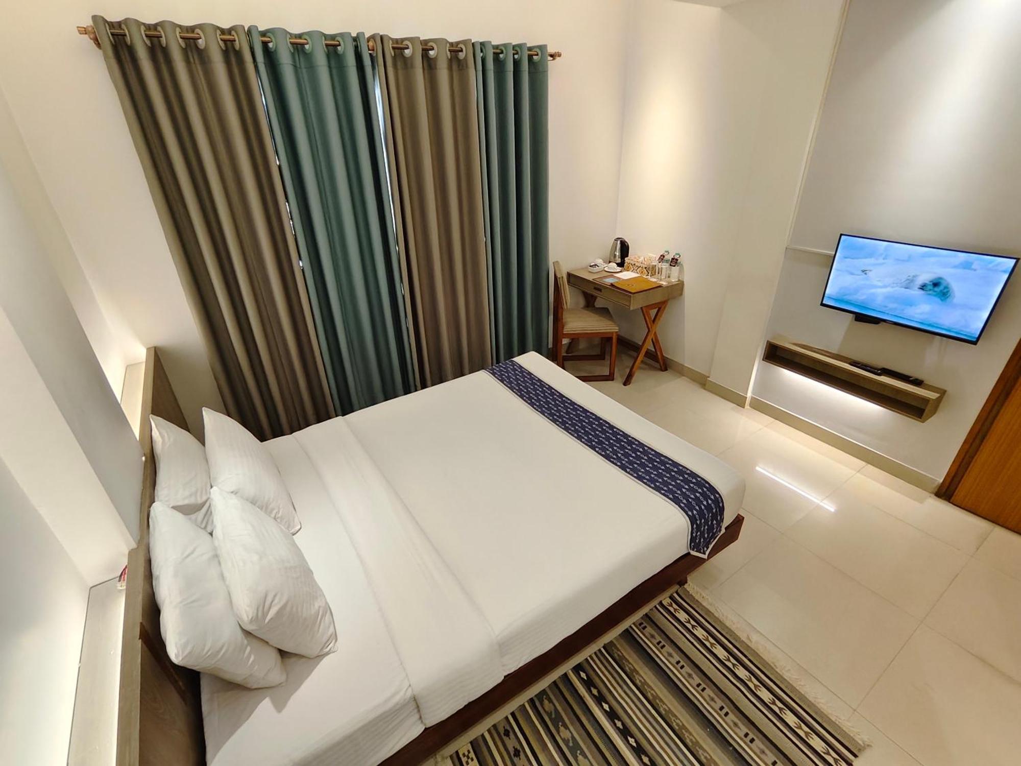 Hotel Nandini Дакка Экстерьер фото