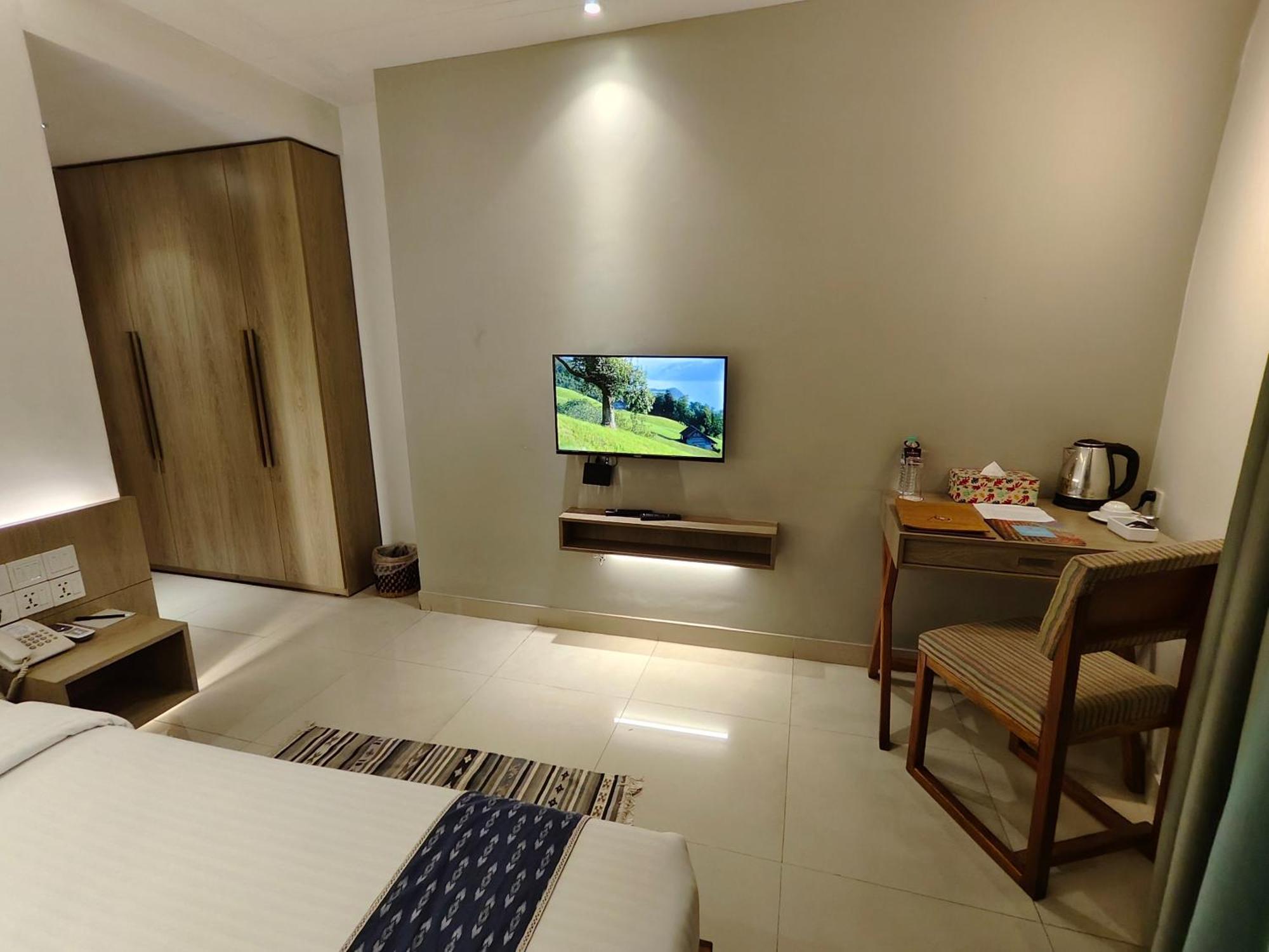 Hotel Nandini Дакка Экстерьер фото