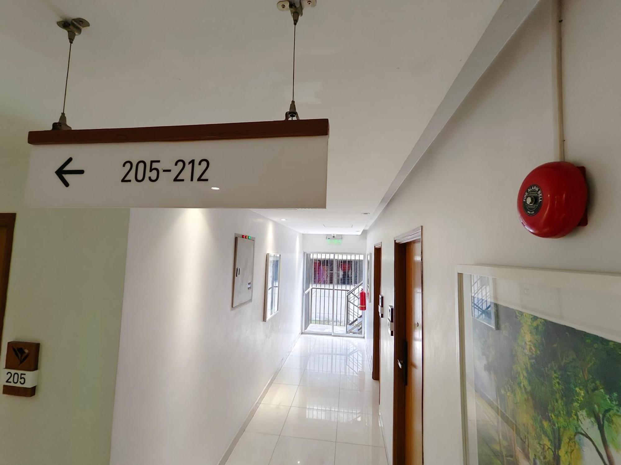 Hotel Nandini Дакка Экстерьер фото