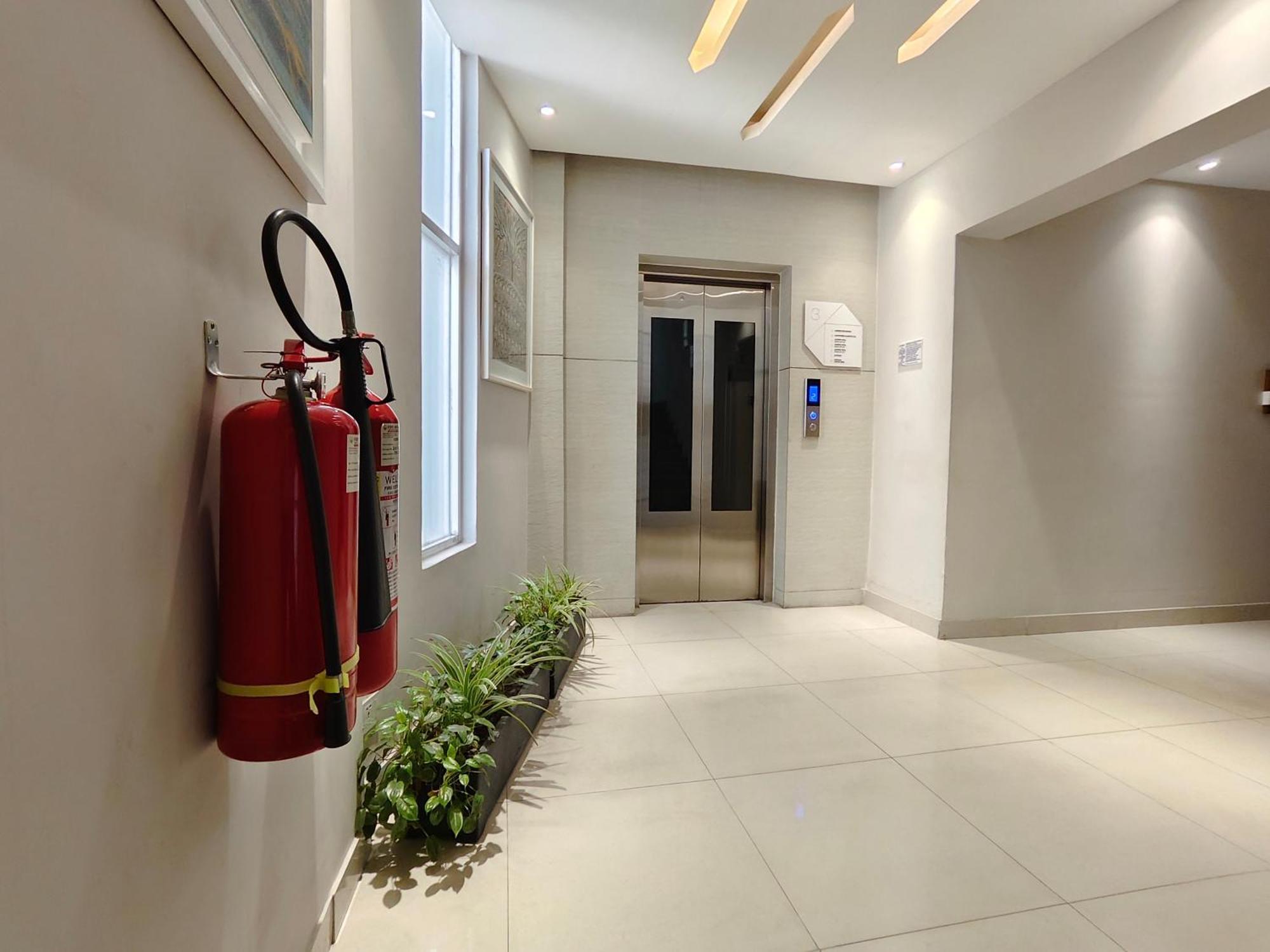 Hotel Nandini Дакка Экстерьер фото