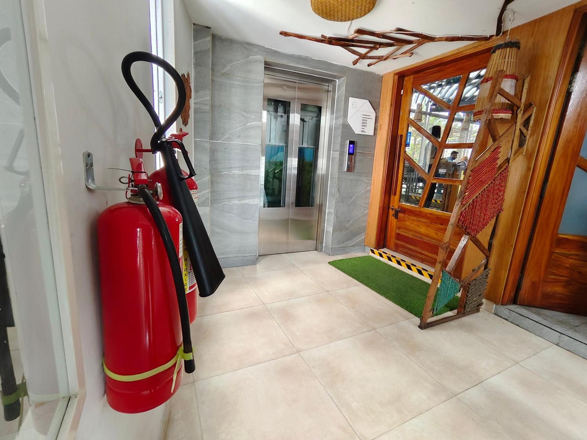 Hotel Nandini Дакка Экстерьер фото