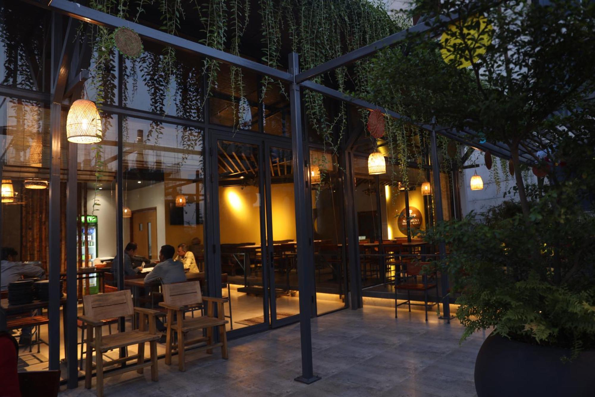 Hotel Nandini Дакка Экстерьер фото